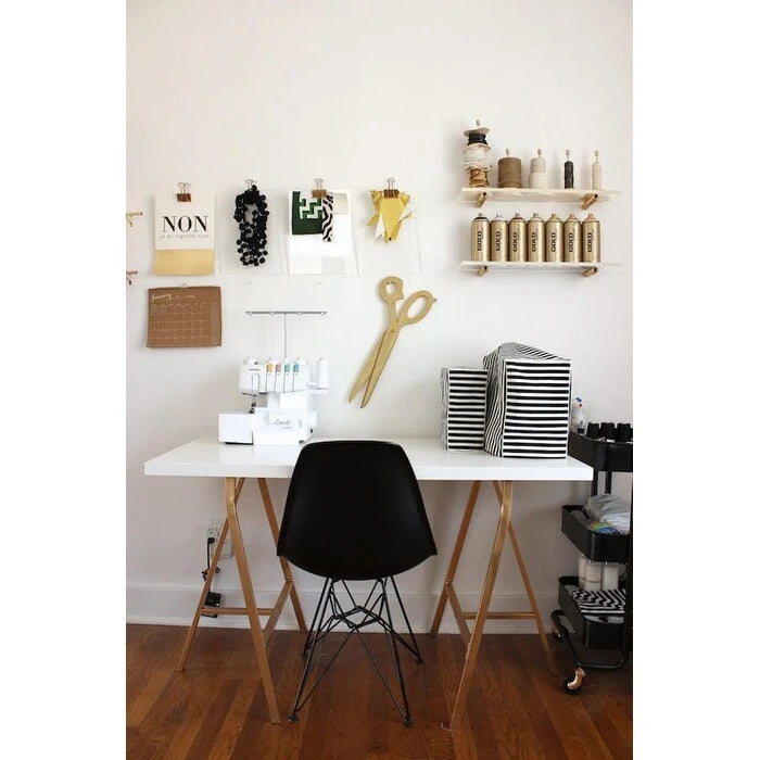 Sedia da pranzo moderna in plastica stampata con gambe in filo metallico Eiffel