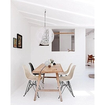 Sedia da pranzo moderna in plastica stampata con gambe in filo metallico Eiffel